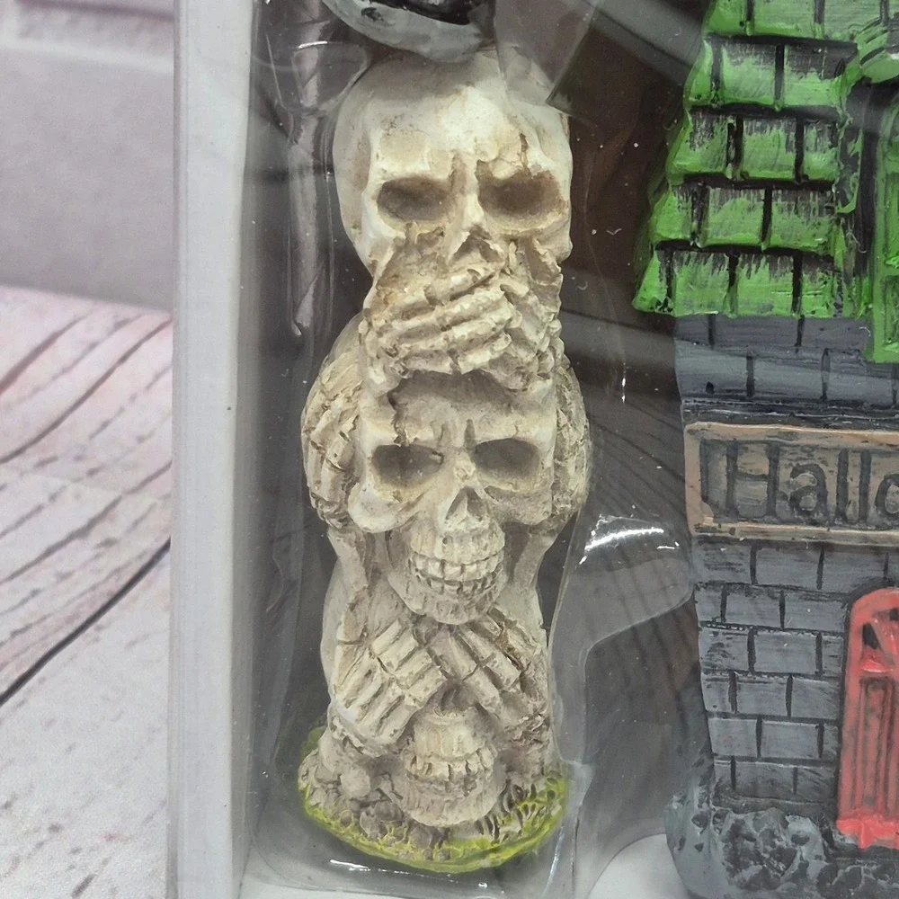 Seasonal Collection 6 Piece Halloween Fairy Garden Set Haunted House Skulls NEW